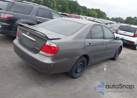 2005 Toyota Camry Le z USA, uszkodzony, nr VIN 4T1BE32K85U969275